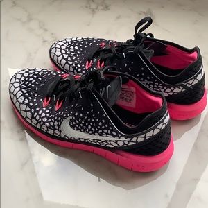 Nike Women's Black White Pink Patterned Running Sneakers
